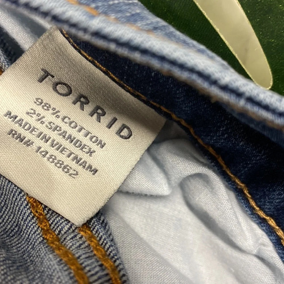 Torrid size 20 distressed jeans - Picture 4 of 10